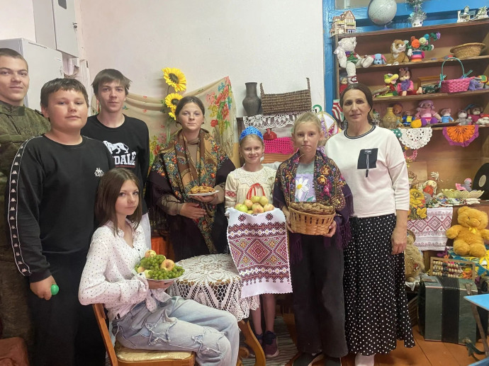 "Три Спаса:медовый,яблочный,ореховый"