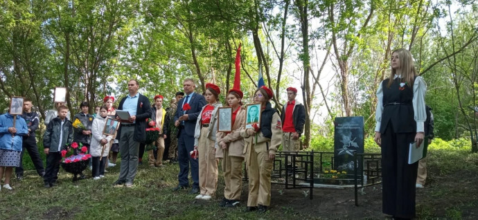 Открытие обновлённой могилы неизвестного солдата на улице Низ