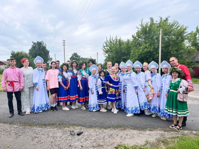 "Березку наряжаем - Троицу встречаем"