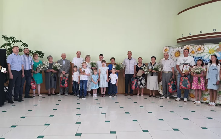 Праздничный концерт"Семья, согретая любовью"