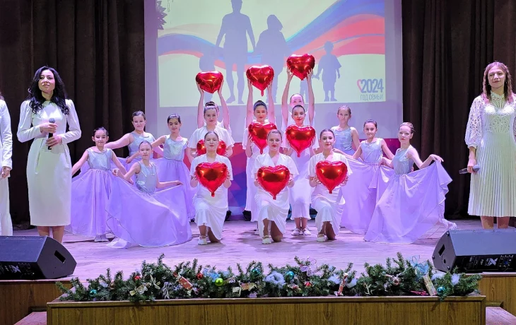 "Крепка семья &ndash; сильна Россия!".